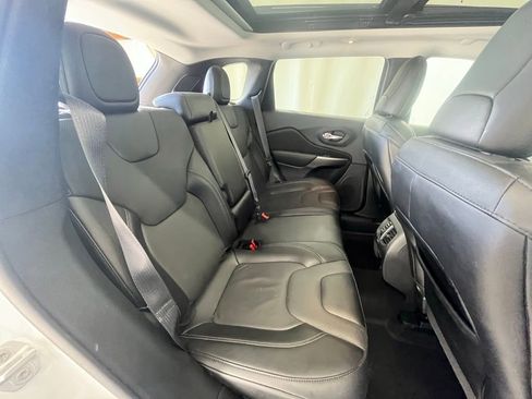 Used 2022 Jeep Cherokee Limited image 26