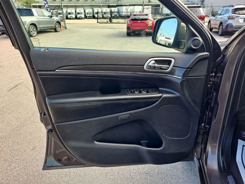 Used 2018 Jeep Grand Cherokee Limited AWD/4WD image 10