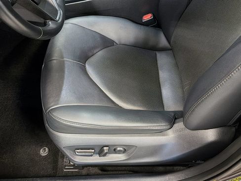 Used 2020 Toyota Camry XLE FWD image 18