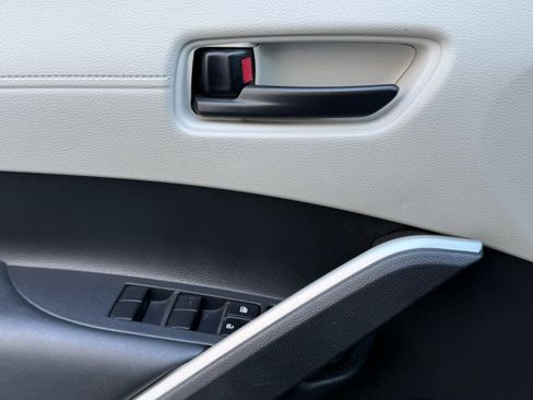 Used 2024 Toyota Corolla Cross LE image 11