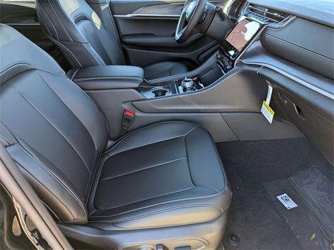 New 2025 Jeep Grand Cherokee Limited w/ Black Appearance Package image 29