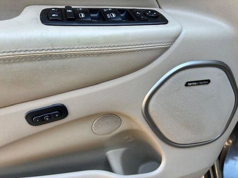 Used 2020 Jeep Grand Cherokee Overland AWD/4WD image 24