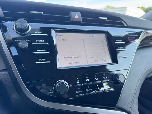 Used 2019 Toyota Camry LE w/ Carpet Mat Package FWD image 28