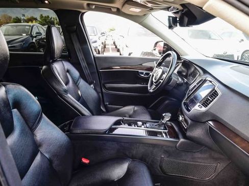 Used 2019 Volvo XC90 T6 Momentum image 17