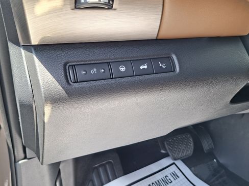 Certified 2025 Nissan Pathfinder Platinum AWD/4WD image 10