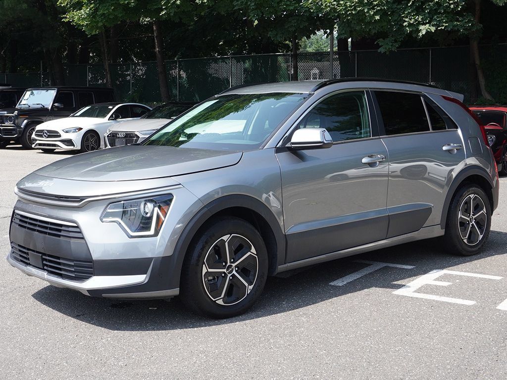 Used 2023 Kia Niro EX FWD image 8