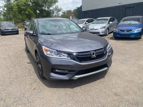 Used 2017 Honda Accord LX image 5