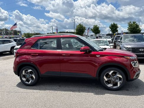 New 2025 Hyundai Venue Limited image 3