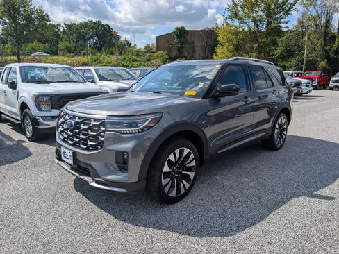 Certified 2025 Ford Explorer Platinum w/ LUX Leather Package AWD/4WD image 2
