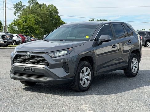 Used 2022 Toyota RAV4 LE w/ Carpet Mat Package (TMS) AWD/4WD image 9