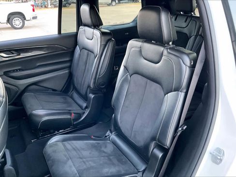 Used 2023 Jeep Grand Cherokee L Altitude image 19