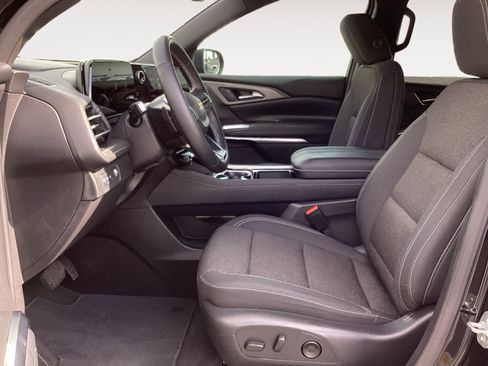 Used 2025 Chevrolet Traverse LT FWD image 24