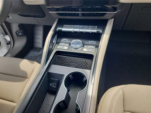 New 2025 Lincoln Nautilus Premier image 28