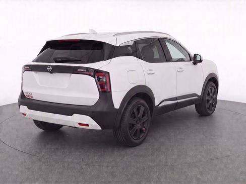 Used 2025 Nissan Kicks SV w/ SV Premium Package FWD image 4