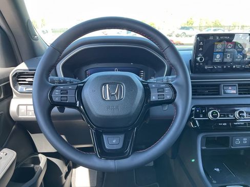 Certified 2025 Honda Pilot Black Edition image 18