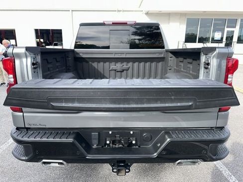 Used 2024 Chevrolet Silverado 1500 LT Trail Boss w/ Convenience Package II image 9
