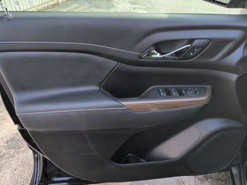 Used 2023 GMC Acadia SLE image 23