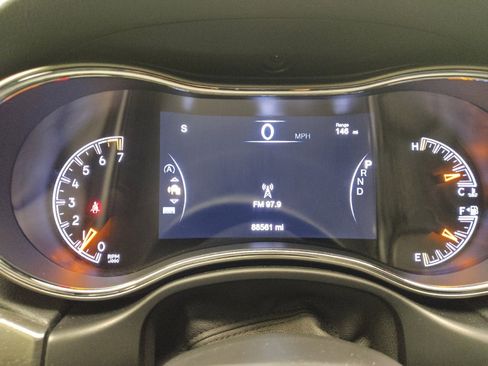 Used 2018 Jeep Grand Cherokee Altitude image 23