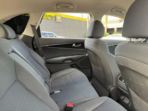 Used 2020 Kia Sorento LX w/ LX I4 Convenience Package image 18