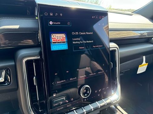 New 2026 GMC Yukon Elevation w/ Elevation Premium Package AWD/4WD image 8