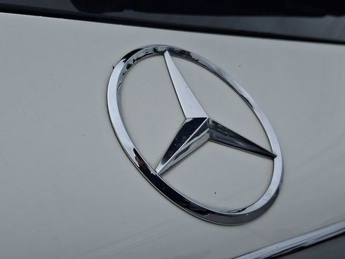 Certified 2019 Mercedes-Benz GLC 300 4MATIC image 32