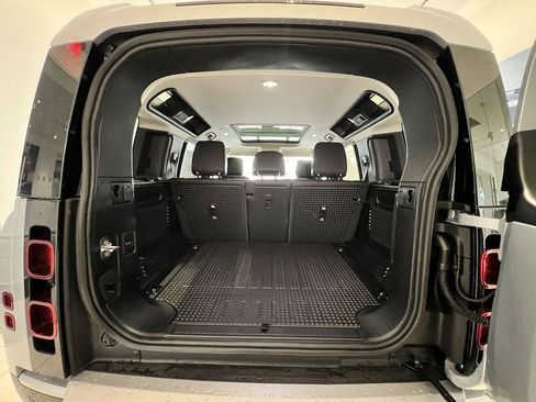 New 2024 Land Rover Defender 110 S image 31