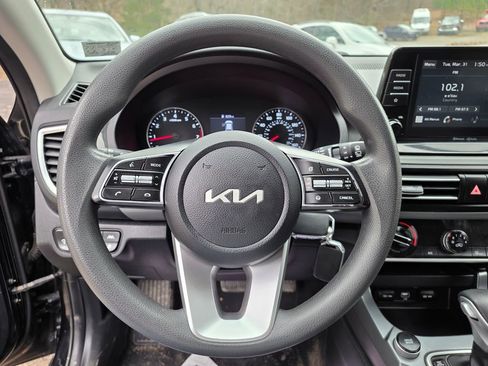 Used 2022 Kia Seltos LX image 9