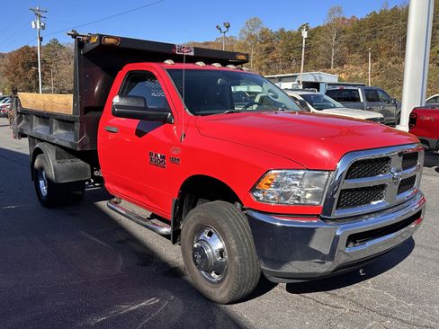 Used 2015 RAM 3500 Tradesman w/ Power & Remote Entry Group image 4