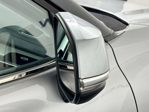 Used 2023 Toyota Highlander LE image 10