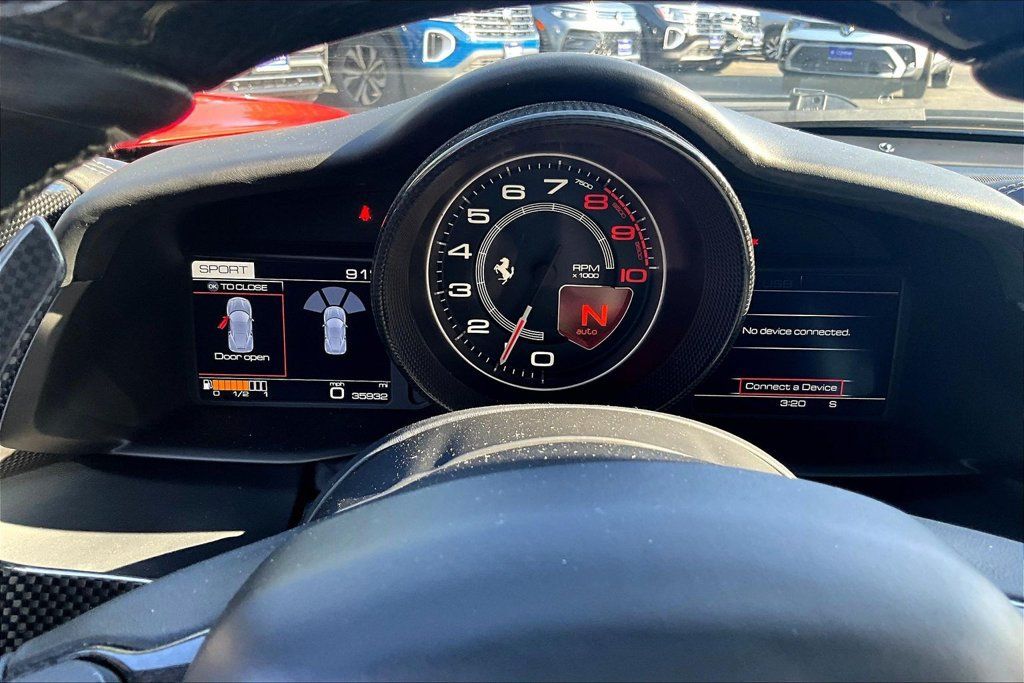 Used 2018 Ferrari 488 GTB RWD image 11
