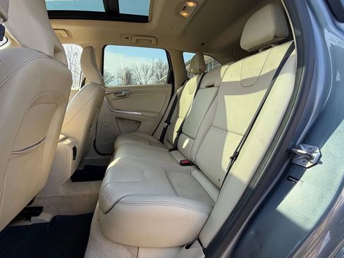 Used 2016 Volvo XC60 T5 Platinum image 13