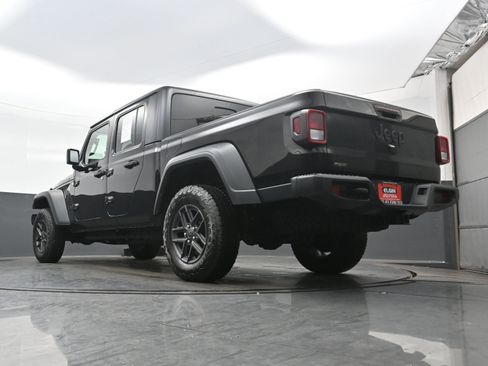 Used 2021 Jeep Gladiator Sport image 25