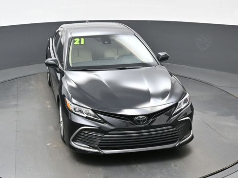 Used 2021 Toyota Camry LE FWD image 37