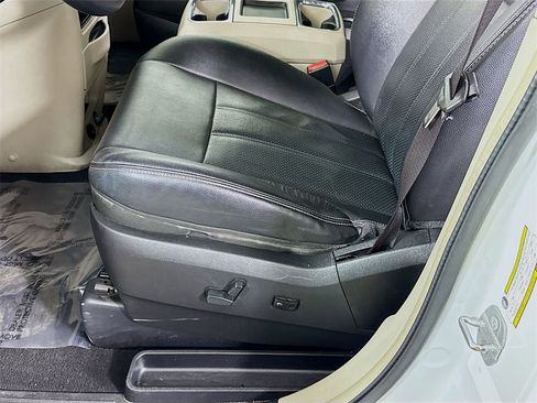 Used 2014 Chrysler Town & Country Touring-L w/ Driver Convenience Group image 24