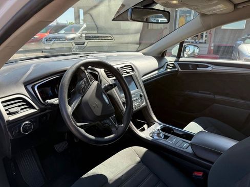 Used 2020 Ford Fusion SE FWD image 7