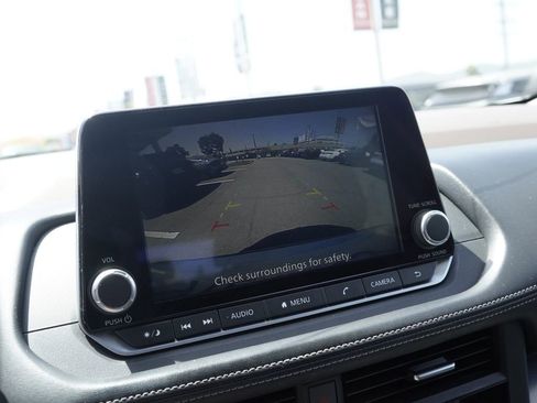 Used 2023 Nissan Rogue SV FWD image 11