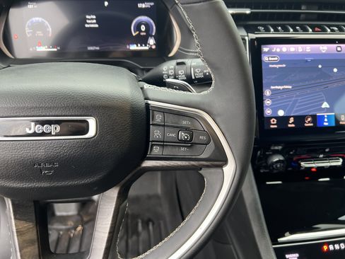 Used 2023 Jeep Grand Cherokee L Limited image 19