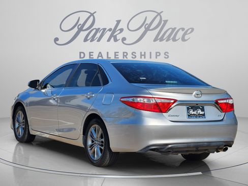 Used 2015 Toyota Camry SE FWD image 3