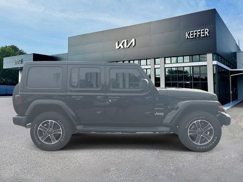 Used 2023 Jeep Wrangler Unlimited Sahara AWD/4WD image 9