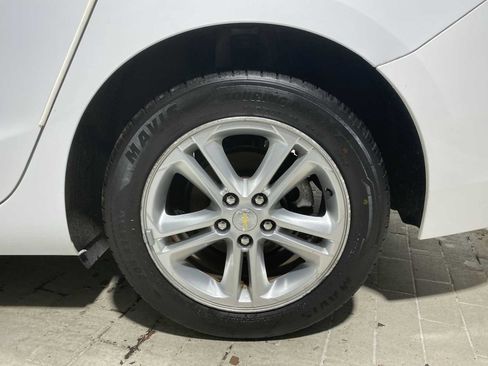 Used 2017 Chevrolet Cruze LT w/ Convenience Package FWD image 8