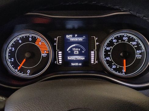 Used 2019 Jeep Cherokee Latitude Plus AWD/4WD image 23