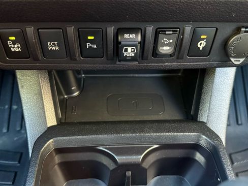 Used 2019 Toyota Tacoma TRD Sport AWD/4WD image 38