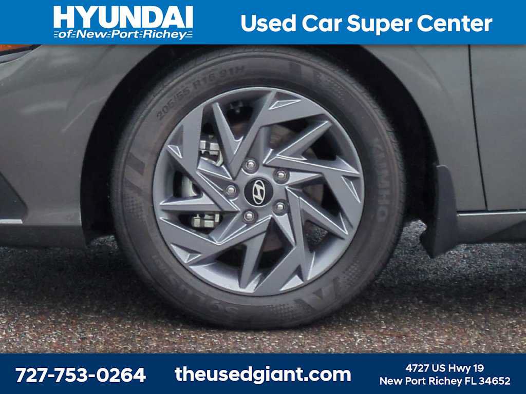 Certified 2024 Hyundai Elantra SEL FWD image 10