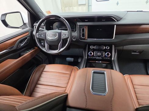 Used 2023 GMC Yukon Denali Ultimate w/ LPO, Floor Liner Package AWD/4WD image 15