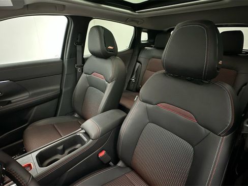 New 2025 Nissan Kicks SR w/ SR Premium Package image 9