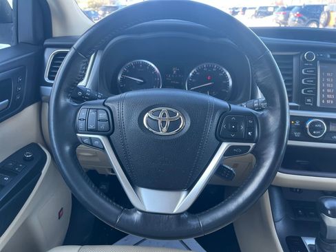 Used 2015 Toyota Highlander Limited Platinum image 15