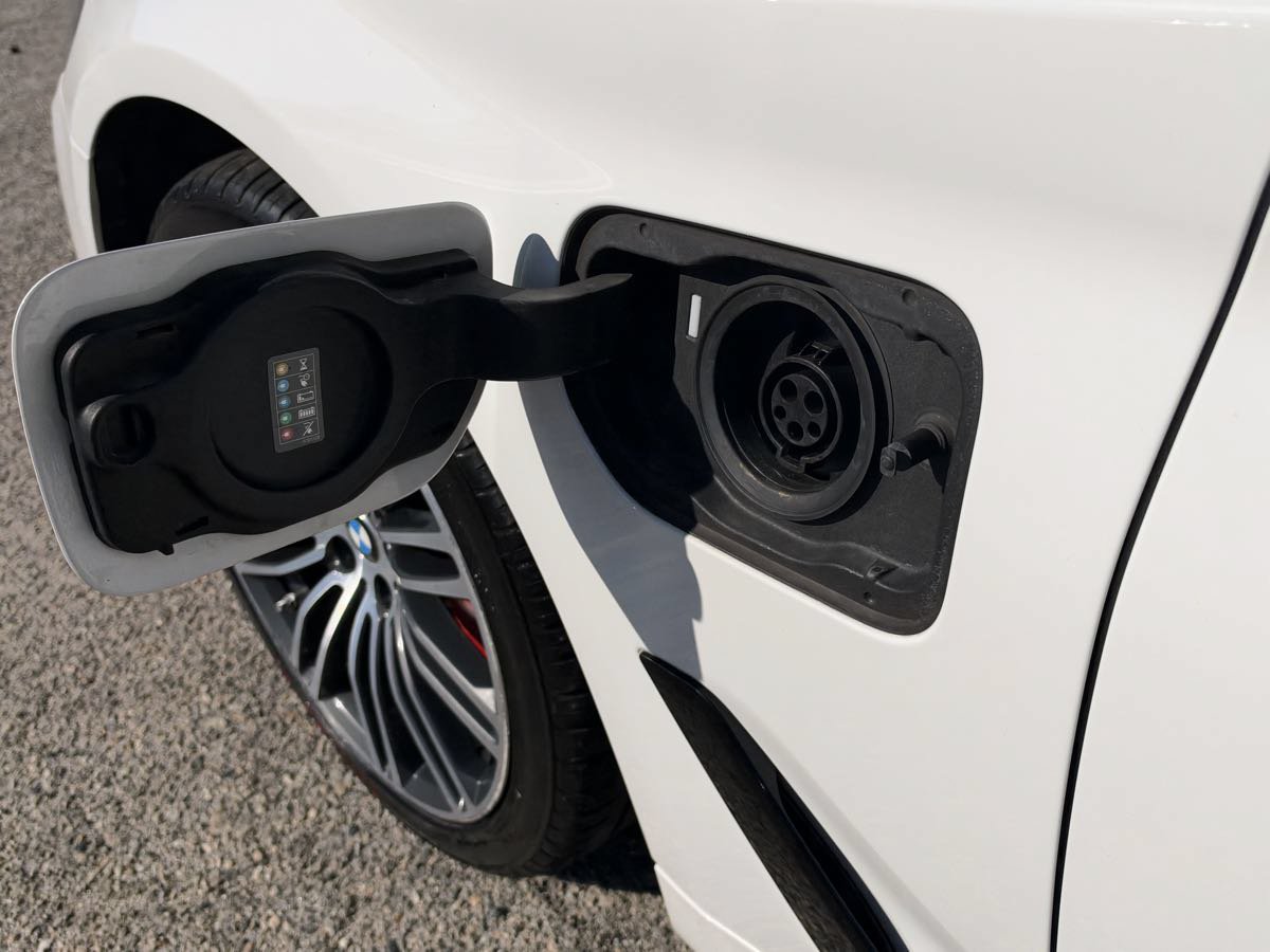 Used 2018 BMW 530e RWD image 9