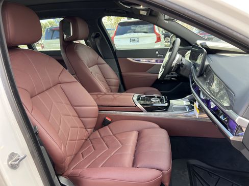 Used 2025 BMW 760i xDrive w/ Executive Package AWD/4WD image 33