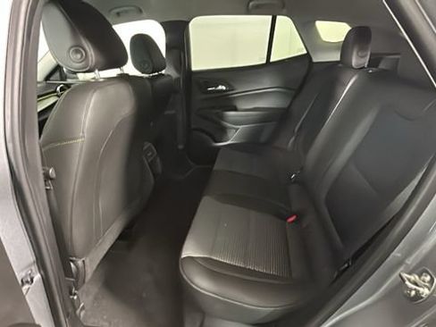 Used 2025 Chevrolet Trax LT FWD image 26