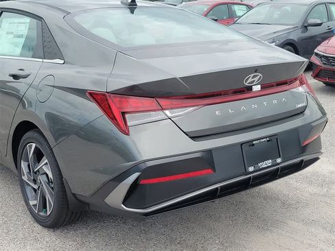New 2025 Hyundai Elantra Limited image 6